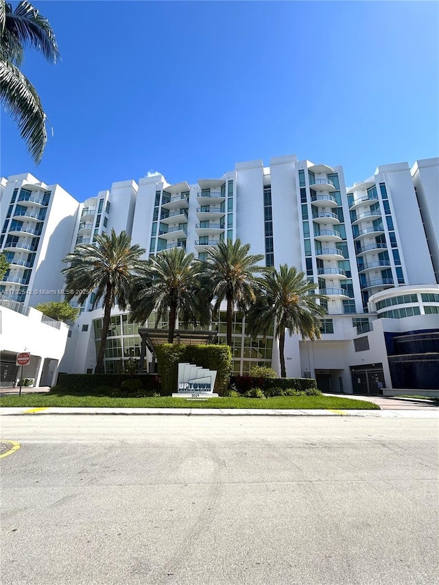 3029 NE 188th St Unit 905, Aventura, FL 33180 - view of apartment building / complex