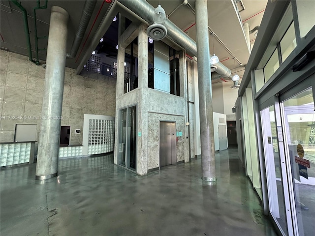 3029 NE 188th St Unit 905, Aventura, FL 33180 - building lobby featuring a towering ceiling