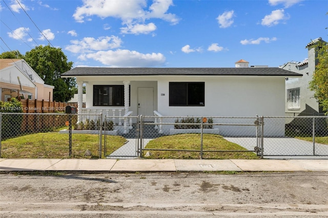 view of front of property featuring a gate, stucco siding, a porch, and a fenced front yard
