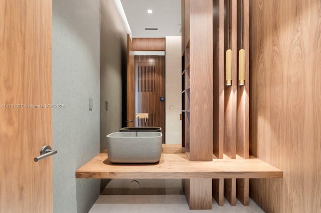 11404 N Bayshore Dr, North Miami, FL 33181 - view of bathroom
