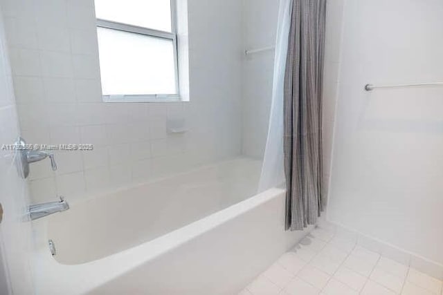 7280 SW 90th St Unit 703, Miami, FL 33156 - full bath featuring tile patterned floors and shower / bathtub combination with curtain