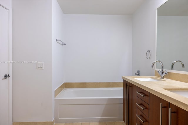 79 SW 12th St Unit 1403-S, Miami, FL 33130 - full bath featuring double vanity, a sink, and a garden tub