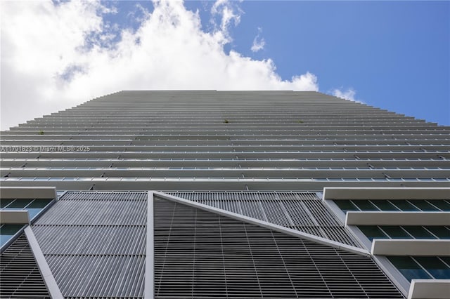 79 SW 12th St Unit 1403-S, Miami, FL 33130 - exterior details with metal roof