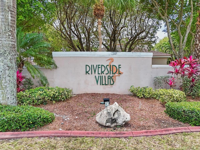 view of community / neighborhood sign