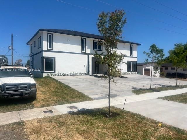 view of front of property featuring stucco siding