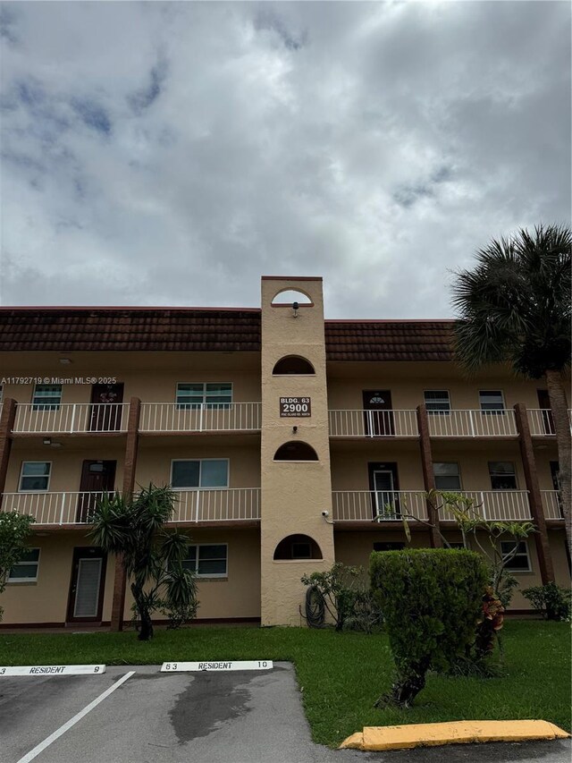 2900 N Pine Island Rd Unit 307, Sunrise, FL 33322 - view of property with uncovered parking