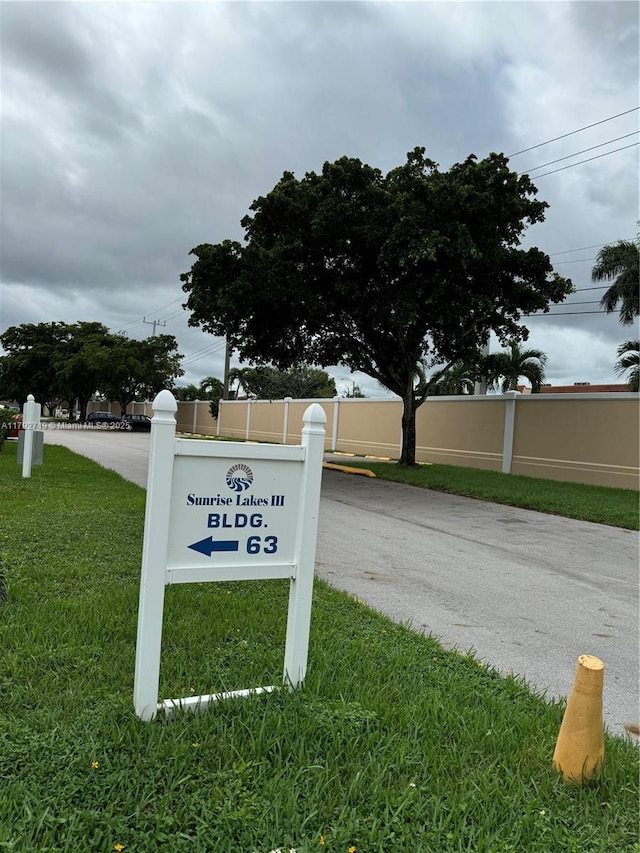 2900 N Pine Island Rd Unit 307, Sunrise, FL 33322 - exterior details with fence