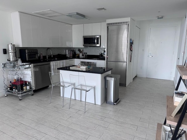 92 SW 3rd St Unit 3903, Miami, FL 33130 - kitchen with visible vents, a sink, appliances with stainless steel finishes, and dark countertops