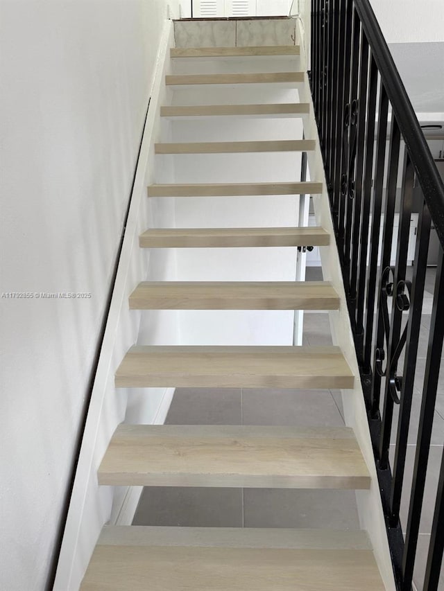 2291 W 53rd Pl Unit 2291, Hialeah, FL 33016 - view of staircase