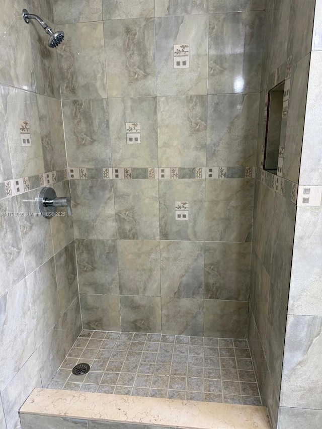 2291 W 53rd Pl Unit 2291, Hialeah, FL 33016 - full bath with a tile shower
