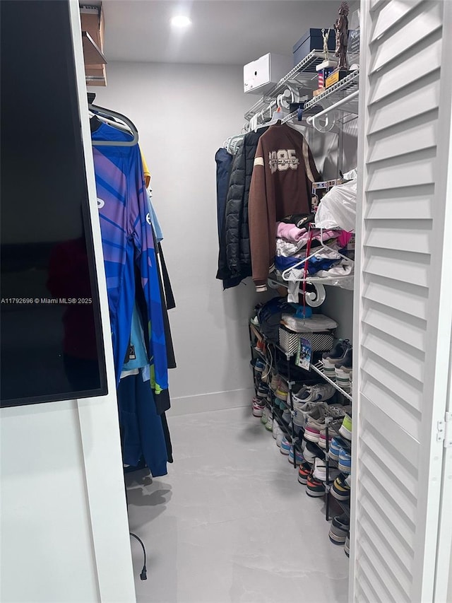 6711 SW 127th Pl, Miami, FL 33183 - view of walk in closet