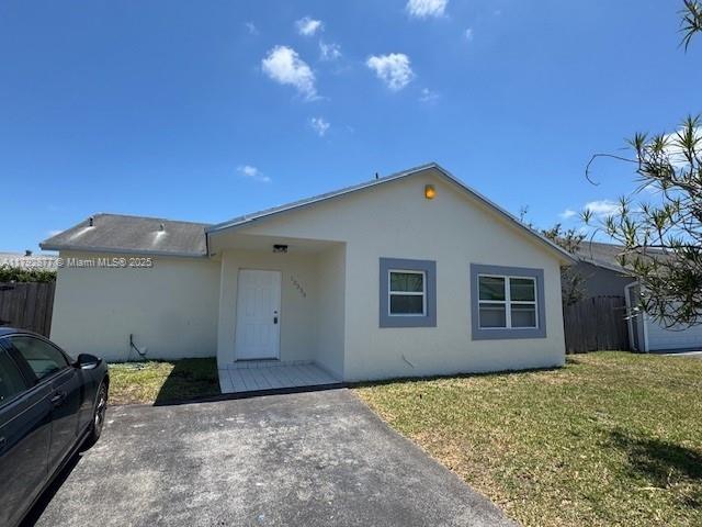 13333 SW 112th Pl, Miami, FL 33176 - ranch-style house with fence, stucco siding, and a front lawn