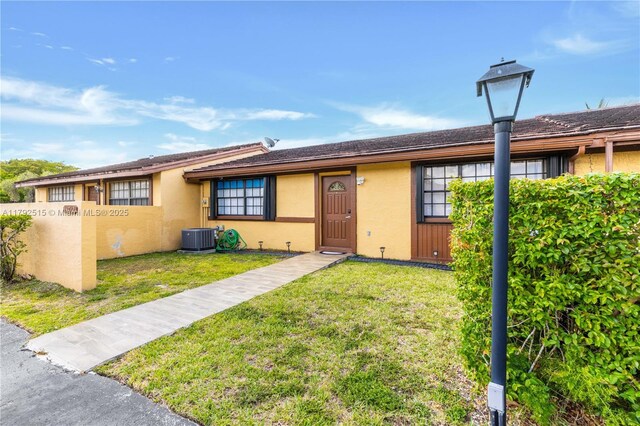 14712 SW 84th Ter, Miami, FL 33193 - view of front facade with a front lawn and stucco siding