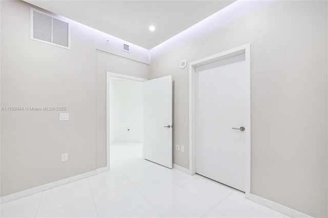851 NE 1st Ave Unit 2604, Miami, FL 33132 - empty room featuring baseboards and recessed lighting