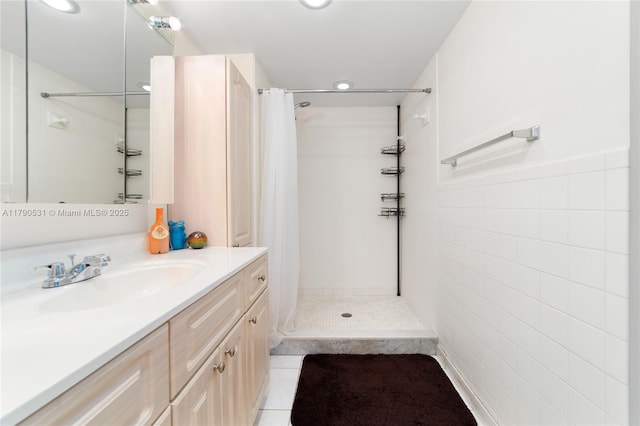 720 7th Ln, Green Acres, FL 33463 - bathroom featuring vanity, tile walls, tiled shower, recessed lighting, and tile patterned floors