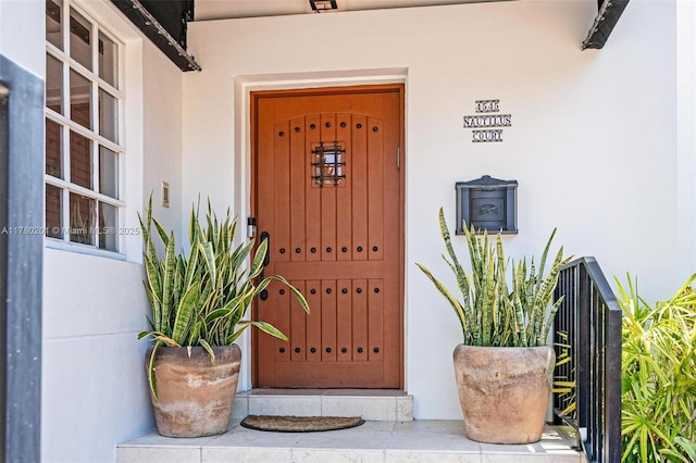 property entrance featuring stucco siding