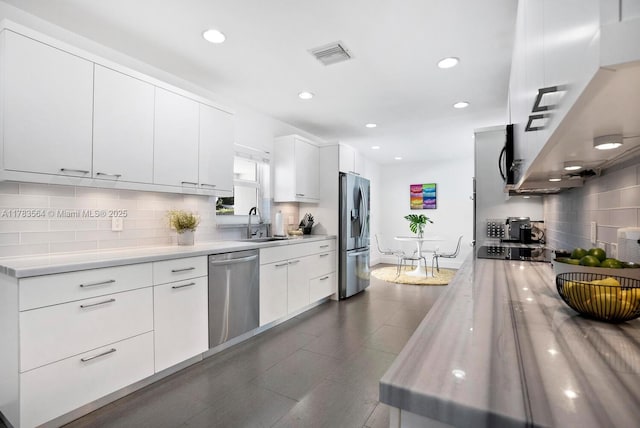 13605 SW 73rd Ave, Palmetto Bay, FL 33158 - kitchen featuring stainless steel appliances, tasteful backsplash, a sink, light countertops, and recessed lighting