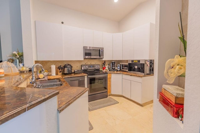 1558 Sunset Way, Weston, FL 33327 - kitchen with decorative backsplash, a sink, stainless steel appliances, recessed lighting, and white cabinetry