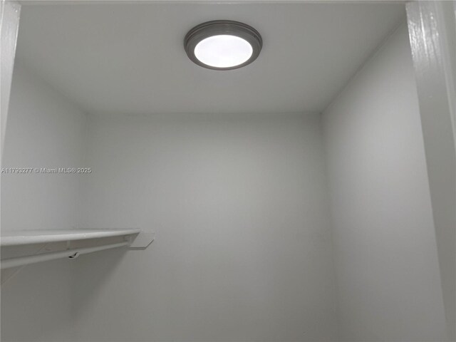 492 NW 165th St Rd Unit C-215, Miami, FL 33169 - interior space