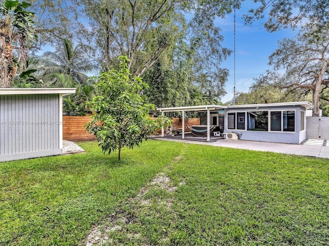 view of yard featuring a hot tub, a fenced backyard, and a patio area