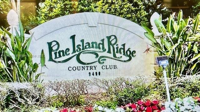 view of community / neighborhood sign