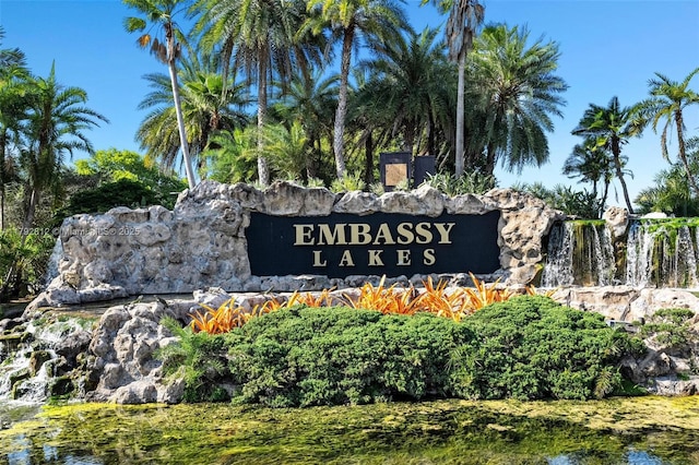 view of community / neighborhood sign