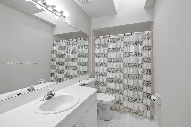 full bath with a shower with curtain, tile patterned flooring, toilet, and visible vents