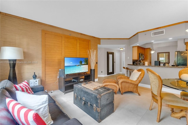 living room featuring crown molding, baseboards, recessed lighting, and visible vents