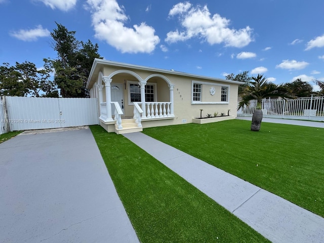 view of front facade featuring a porch, fence, a front yard, and stucco siding