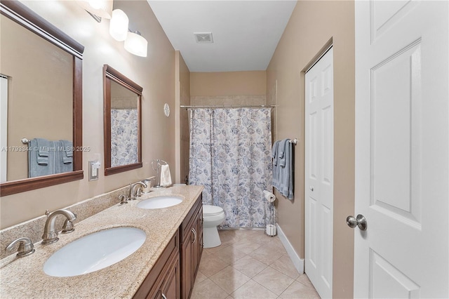 6017 NW 56th Cir, Coral Springs, FL 33067 - full bath featuring tile patterned floors, toilet, double vanity, baseboards, and a shower with curtain
