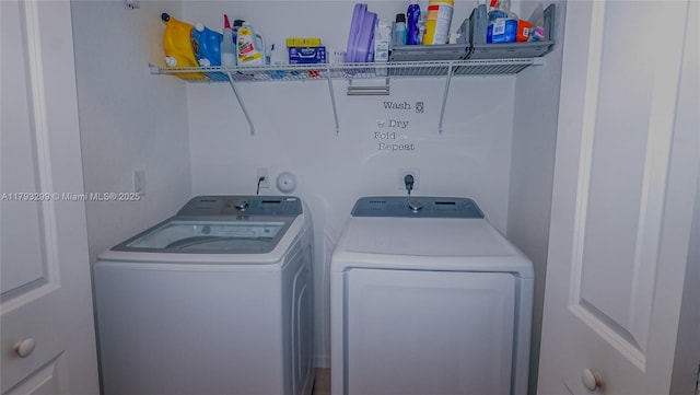 laundry room with laundry area and independent washer and dryer