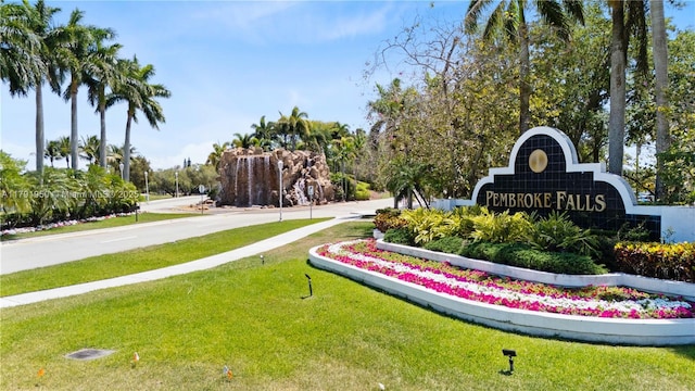 exterior space featuring a lawn