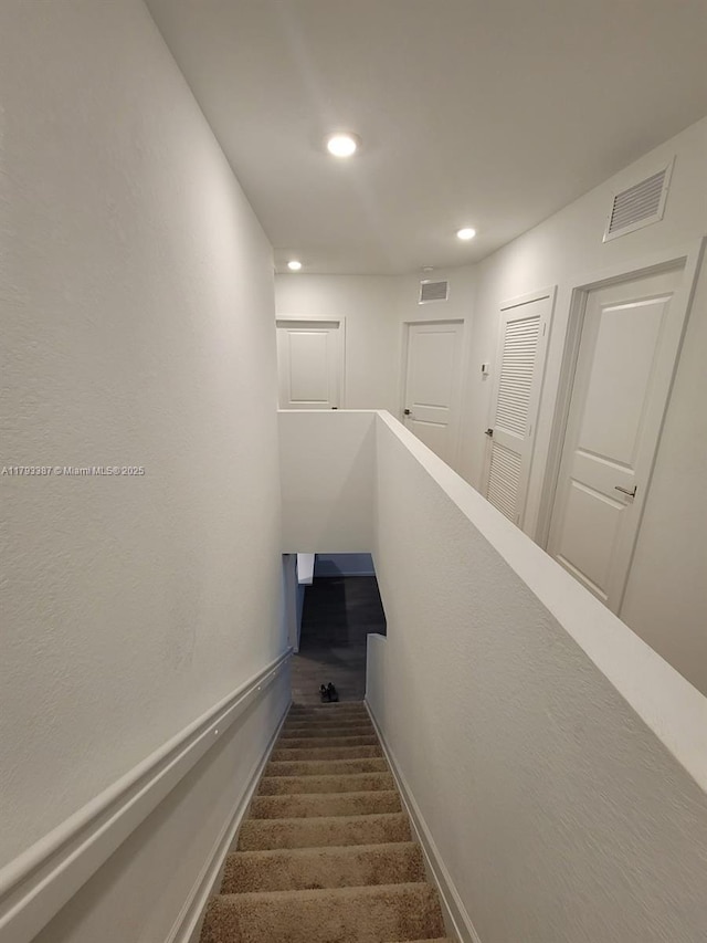 staircase featuring visible vents, recessed lighting, baseboards, and carpet floors