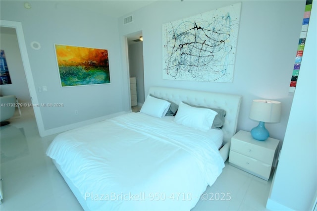950 Brickell Bay Dr Unit 4710, Miami, FL 33131 - bedroom featuring baseboards and visible vents