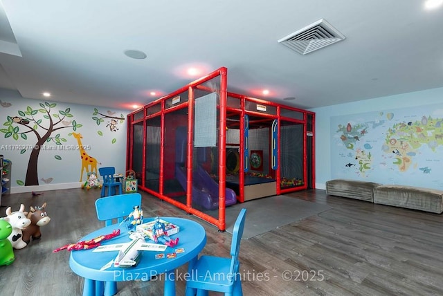 950 Brickell Bay Dr Unit 4710, Miami, FL 33131 - recreation room with wood finished floors and recessed lighting