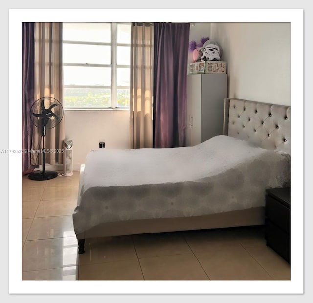 5825 Collins Ave Unit Ph1B, Miami Beach, FL 33140 - bedroom featuring tile patterned floors and baseboards