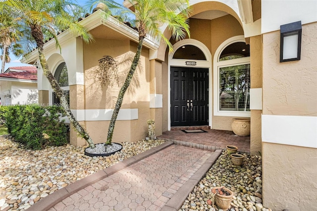 entrance to property with stucco siding
