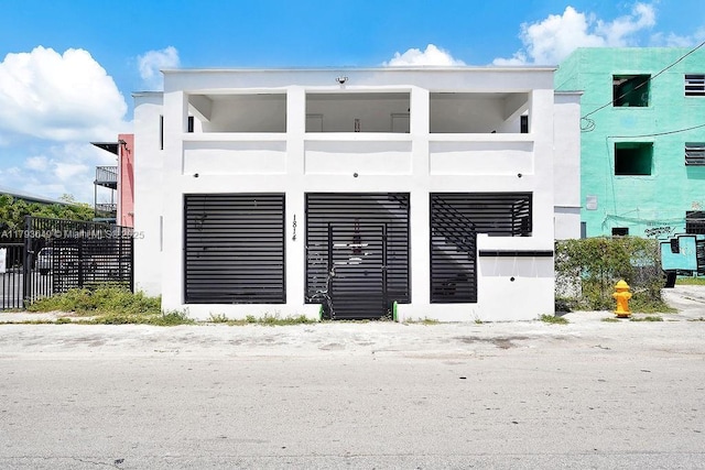 1814 NW 2nd Ct, Miami, FL 33136 - exterior space with fence, stucco siding, and a balcony