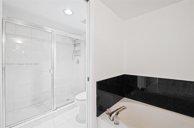 19101 NE 36th Ct Unit 2509, Aventura, FL 33180 - full bathroom featuring recessed lighting, a stall shower, toilet, and a bath