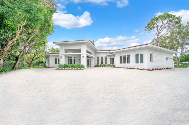 7900 SW 70th St, Miami, FL 33143 - view of front of home featuring curved driveway