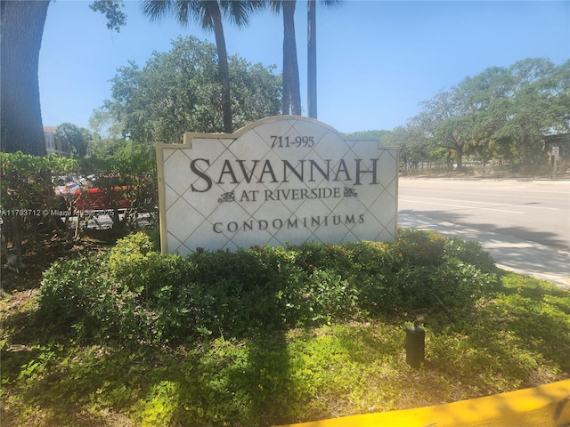 view of community / neighborhood sign