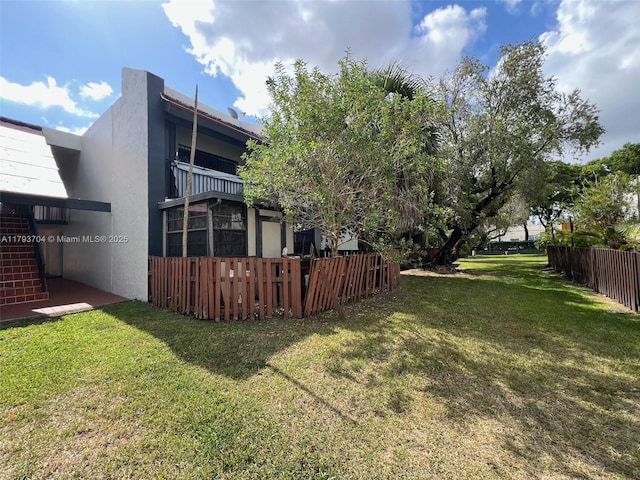 460 W Park Dr Unit 103, Miami, FL 33172 - view of yard with fence and a balcony