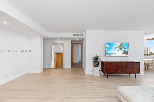 living room with recessed lighting, baseboards, light wood finished floors, and visible vents