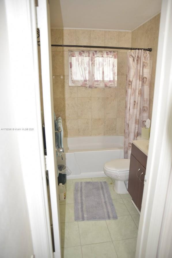 4701 NW 43rd Ave, Tamarac, FL 33319 - full bath featuring vanity, toilet, tile patterned floors, and shower / tub combo