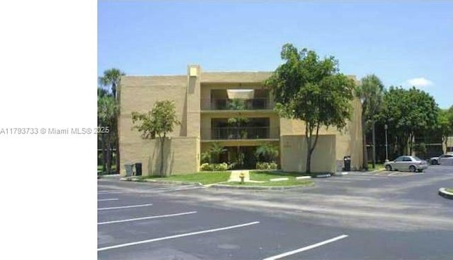 8005 SW 107th Ave Unit 118, Miami, FL 33173 - view of building exterior with uncovered parking