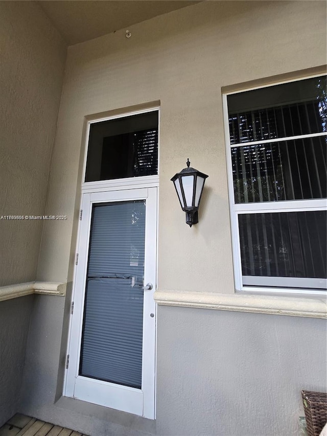 property entrance featuring stucco siding