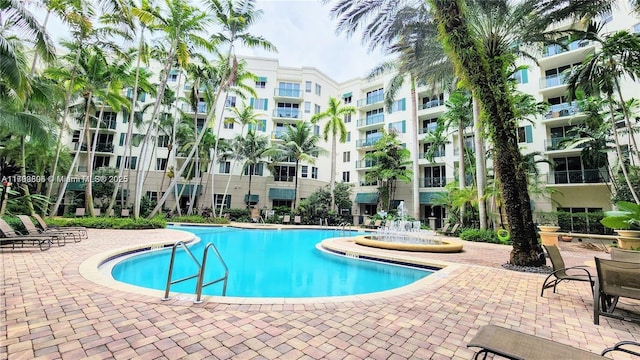 view of swimming pool