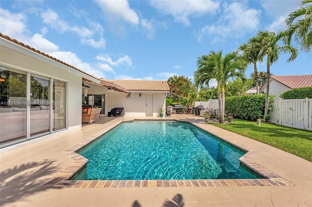 5133 N Springs Way, Coral Springs, FL 33076 - view of pool featuring a fenced in pool, a fenced backyard, and a patio area