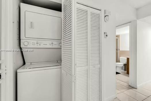 15430 SW 82nd Ln Unit 625, Miami, FL 33193 - clothes washing area with laundry area, stacked washer / drying machine, and light tile patterned floors