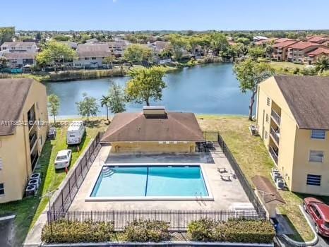 15430 SW 82nd Ln Unit 625, Miami, FL 33193 - pool featuring fence, a water view, and a residential view
